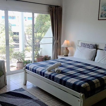 Corner Cafe Bed & Breakfast Hua Hin Bagian luar foto
