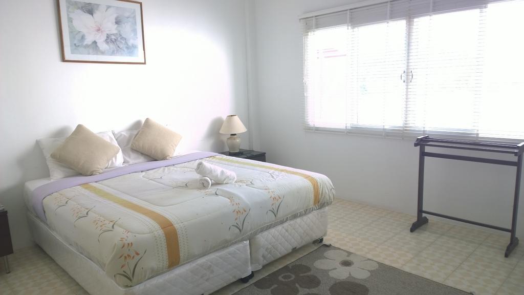 Corner Cafe Bed & Breakfast Hua Hin Bagian luar foto