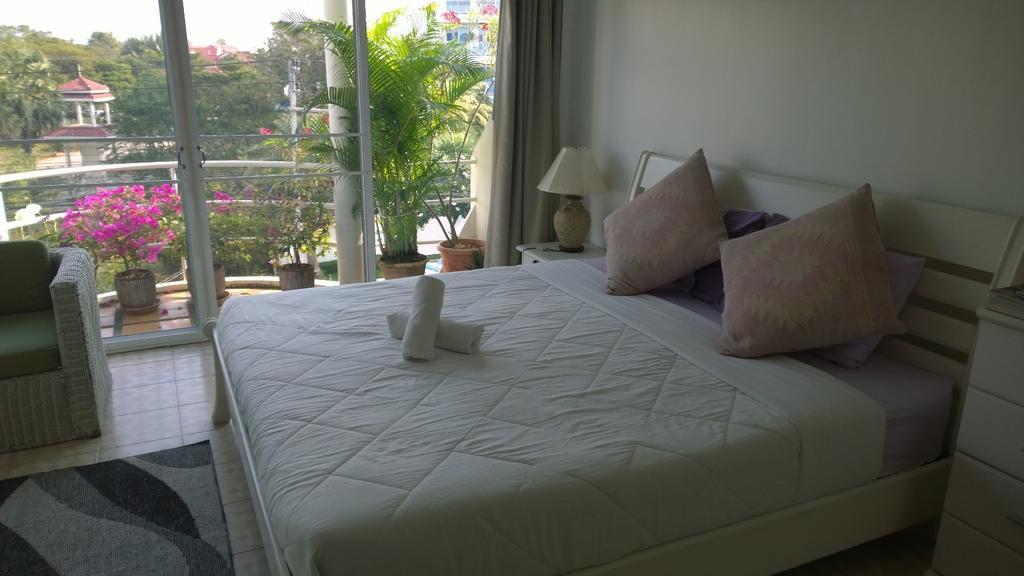 Corner Cafe Bed & Breakfast Hua Hin Bagian luar foto