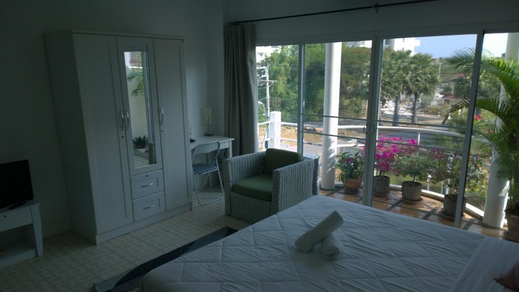 Corner Cafe Bed & Breakfast Hua Hin Bagian luar foto