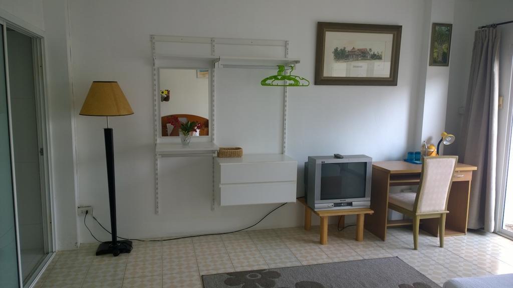 Corner Cafe Bed & Breakfast Hua Hin Bagian luar foto