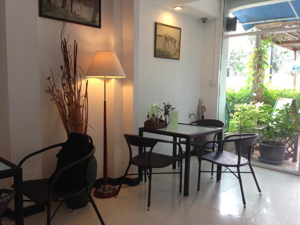 Corner Cafe Bed & Breakfast Hua Hin Bagian luar foto