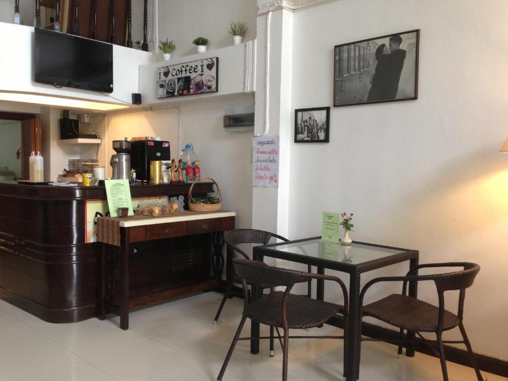 Corner Cafe Bed & Breakfast Hua Hin Bagian luar foto