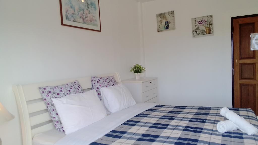 Corner Cafe Bed & Breakfast Hua Hin Bagian luar foto