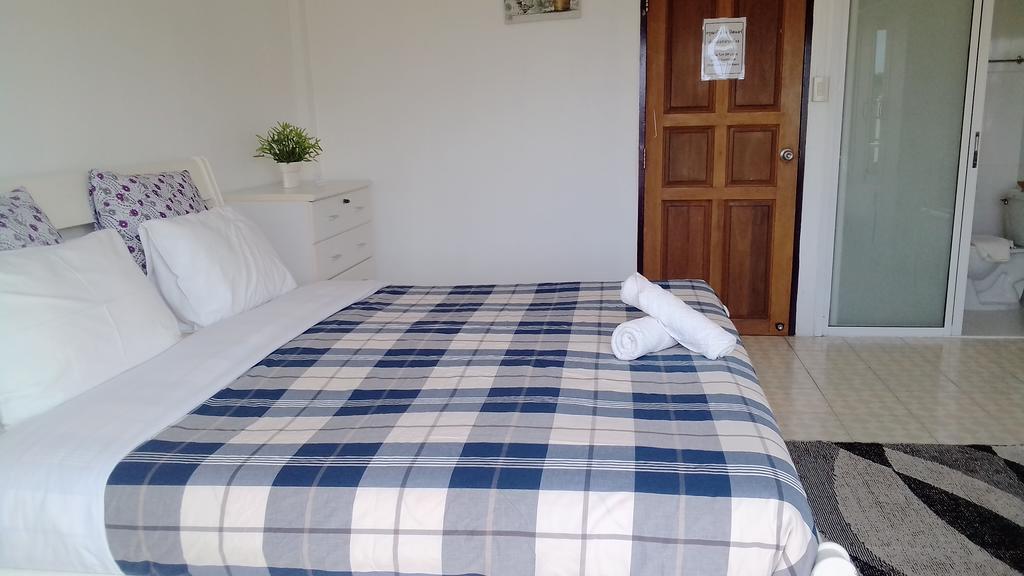 Corner Cafe Bed & Breakfast Hua Hin Bagian luar foto