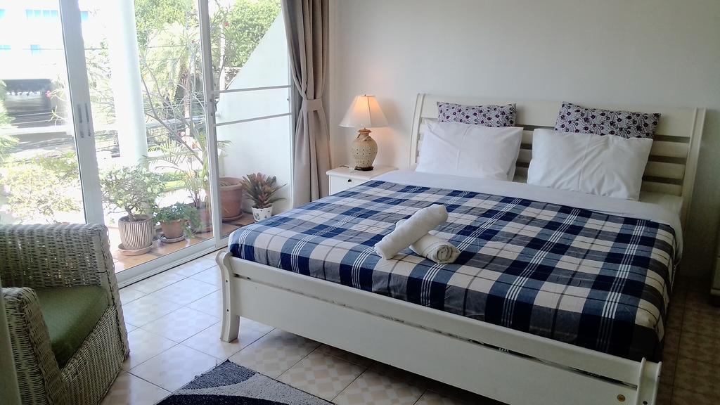 Corner Cafe Bed & Breakfast Hua Hin Bagian luar foto