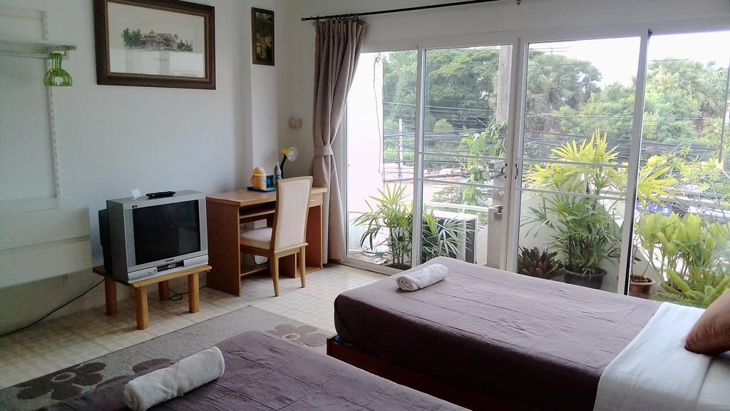 Corner Cafe Bed & Breakfast Hua Hin Bagian luar foto