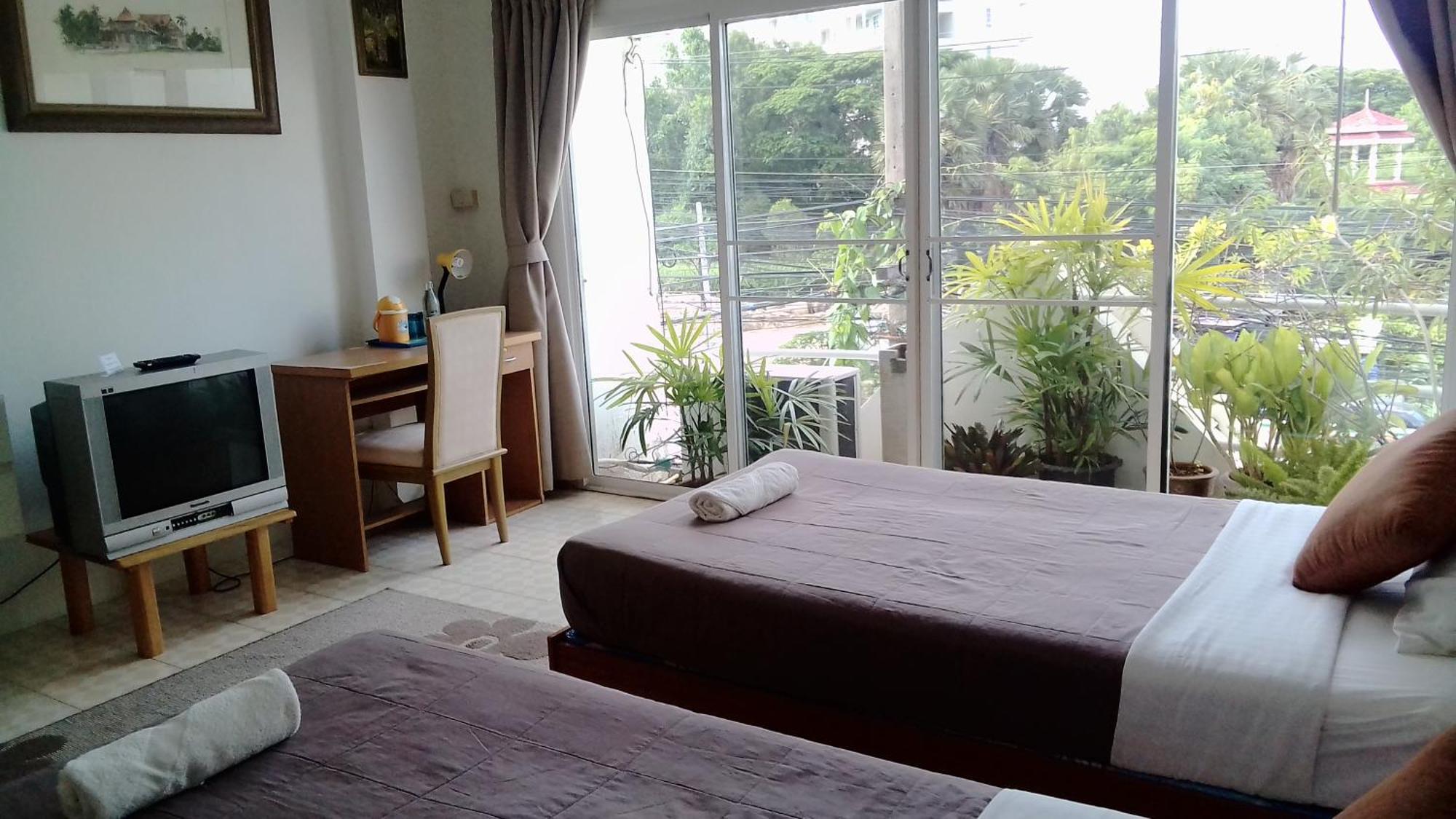 Corner Cafe Bed & Breakfast Hua Hin Bagian luar foto