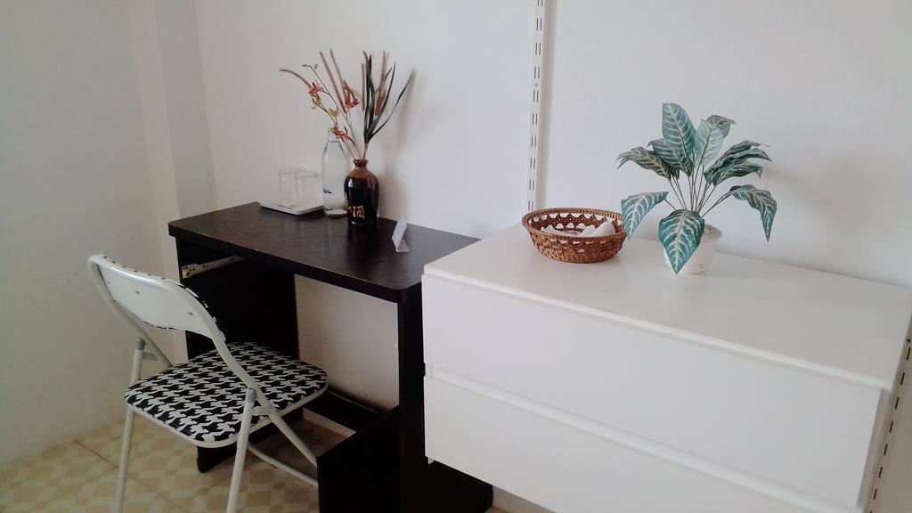 Corner Cafe Bed & Breakfast Hua Hin Bagian luar foto