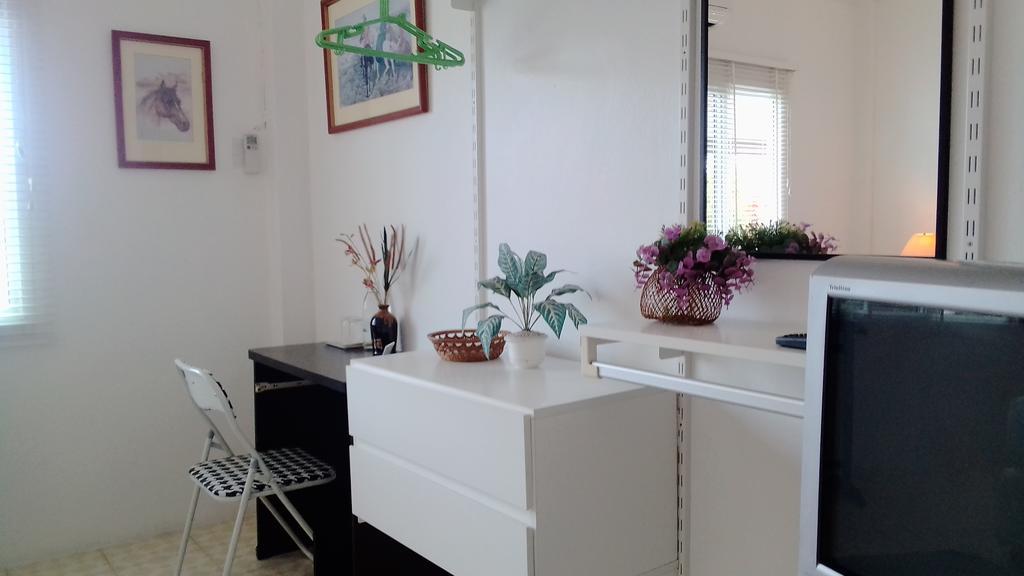 Corner Cafe Bed & Breakfast Hua Hin Bagian luar foto
