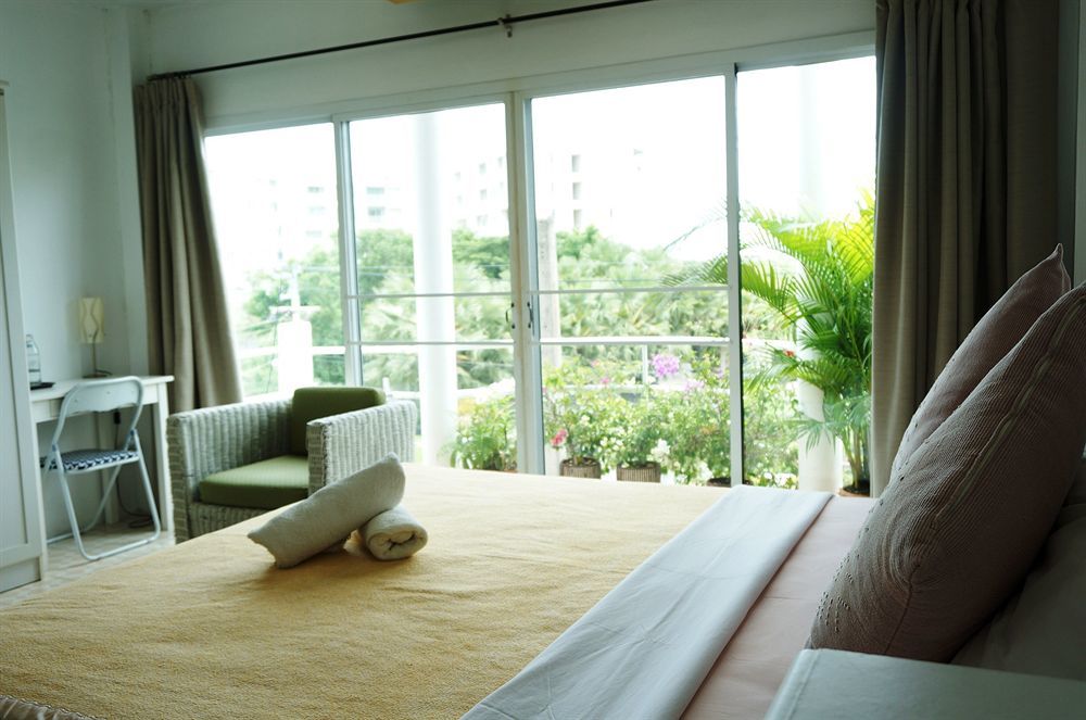 Corner Cafe Bed & Breakfast Hua Hin Bagian luar foto