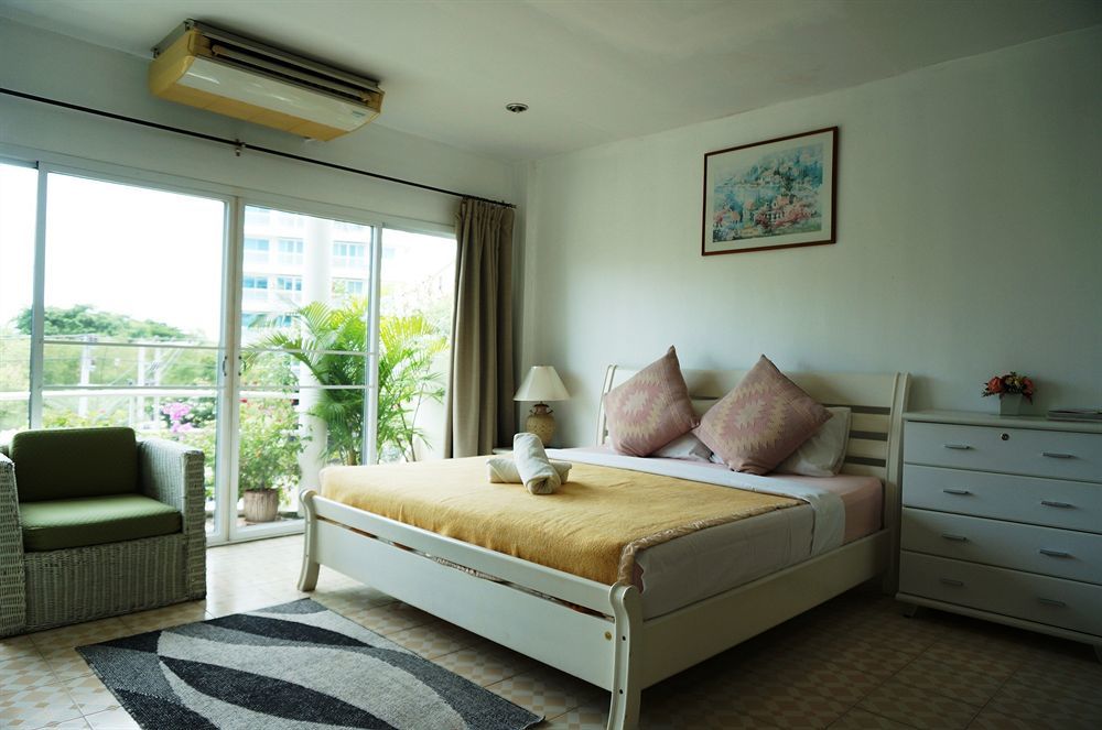 Corner Cafe Bed & Breakfast Hua Hin Bagian luar foto