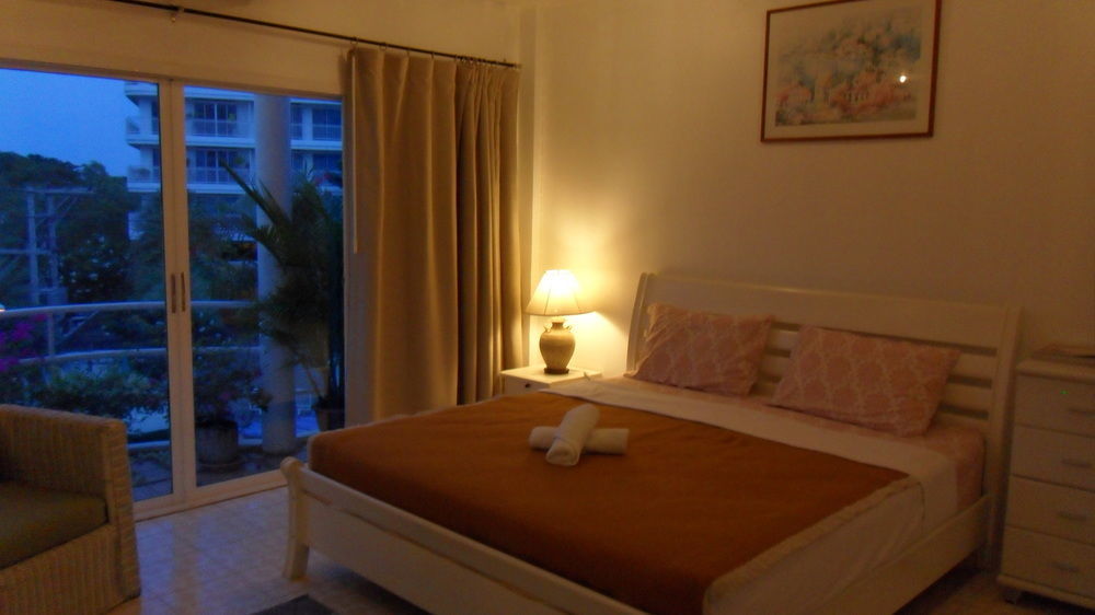 Corner Cafe Bed & Breakfast Hua Hin Bagian luar foto