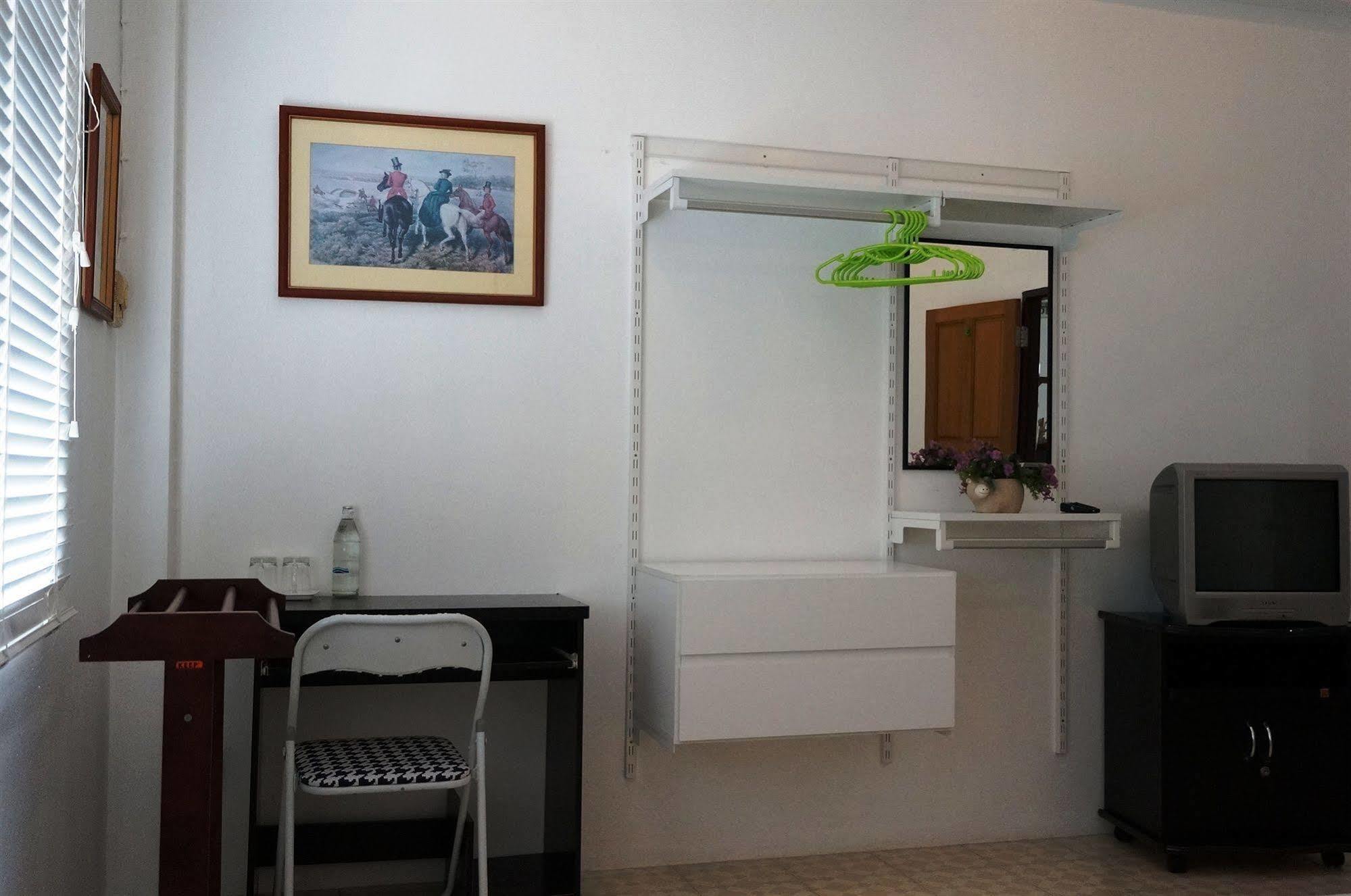 Corner Cafe Bed & Breakfast Hua Hin Bagian luar foto