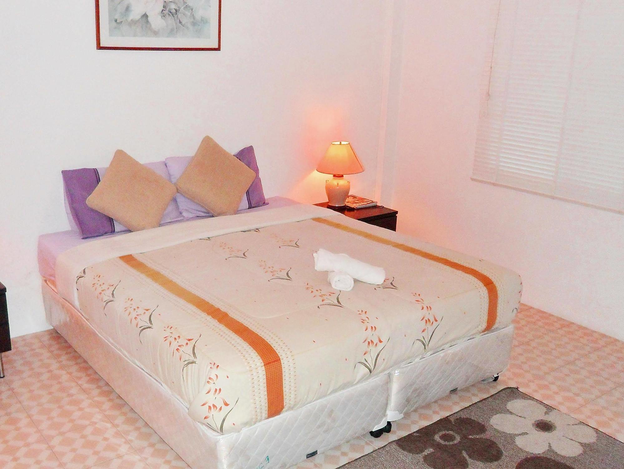 Corner Cafe Bed & Breakfast Hua Hin Bagian luar foto