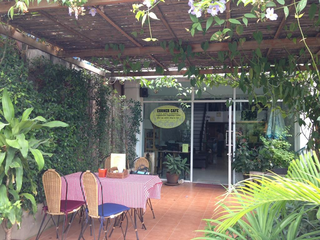 Corner Cafe Bed & Breakfast Hua Hin Bagian luar foto